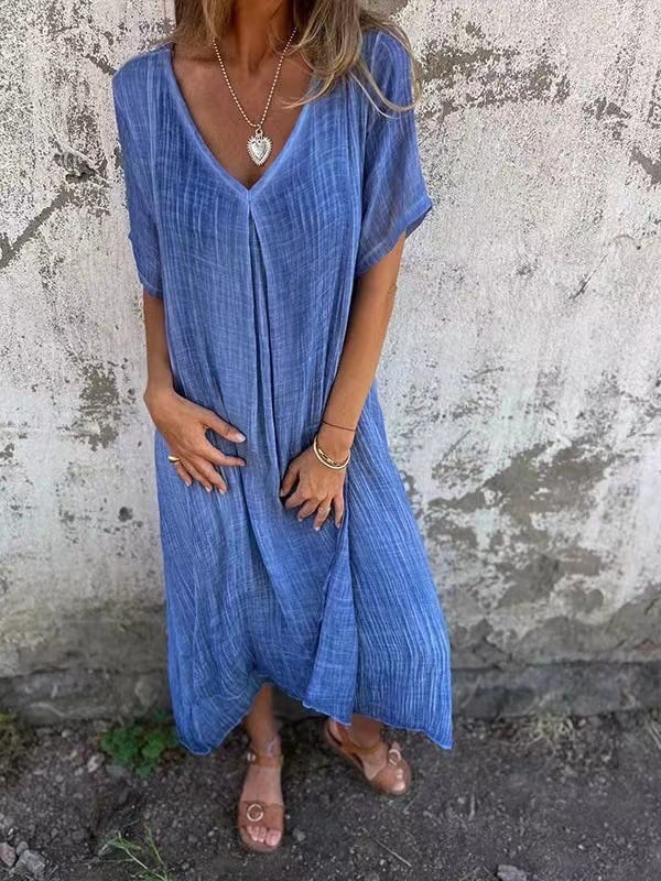 Célestine | Timeless mid-length dress with a V-neck