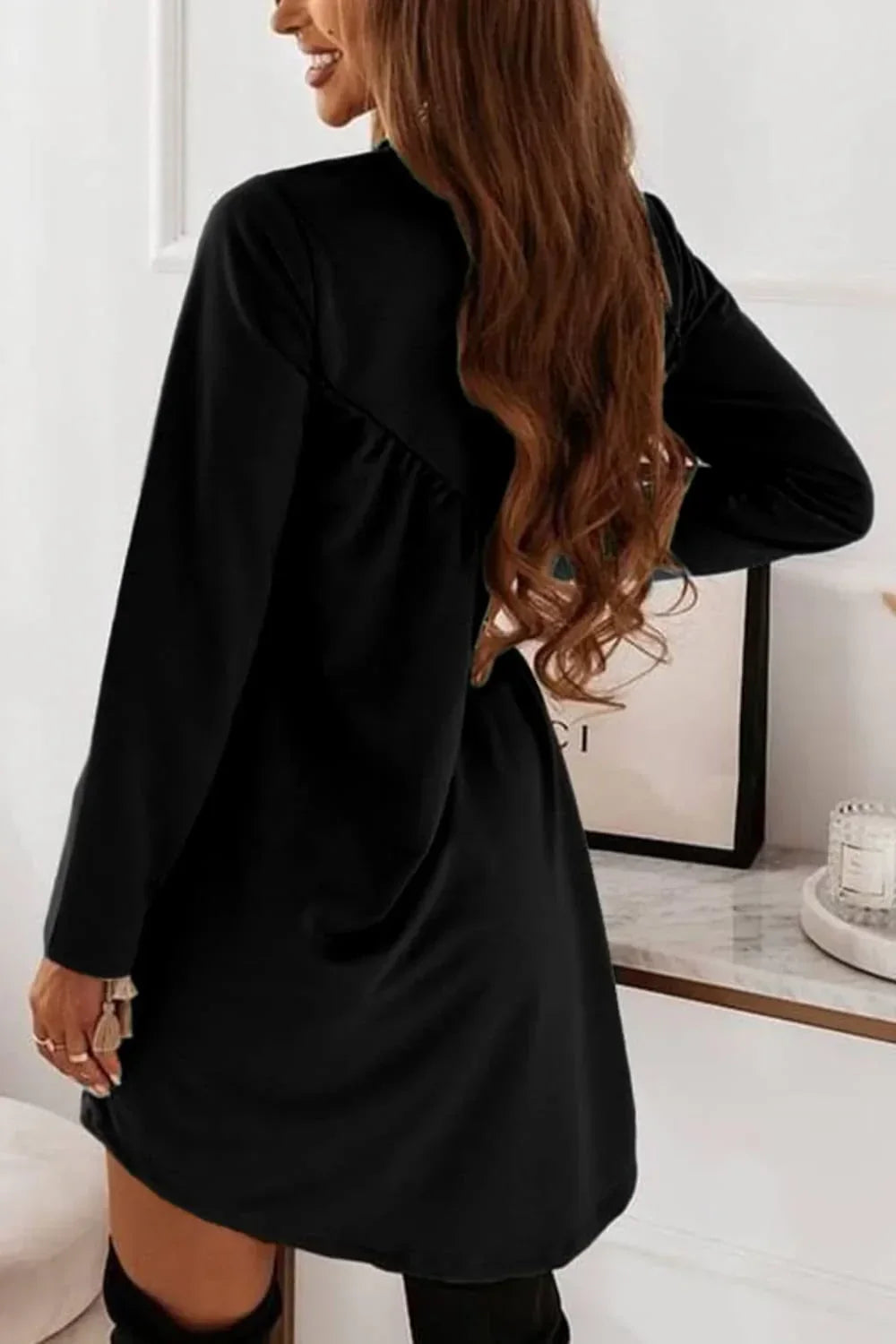 Carla - Long-sleeved O-neck mini dress in solid color