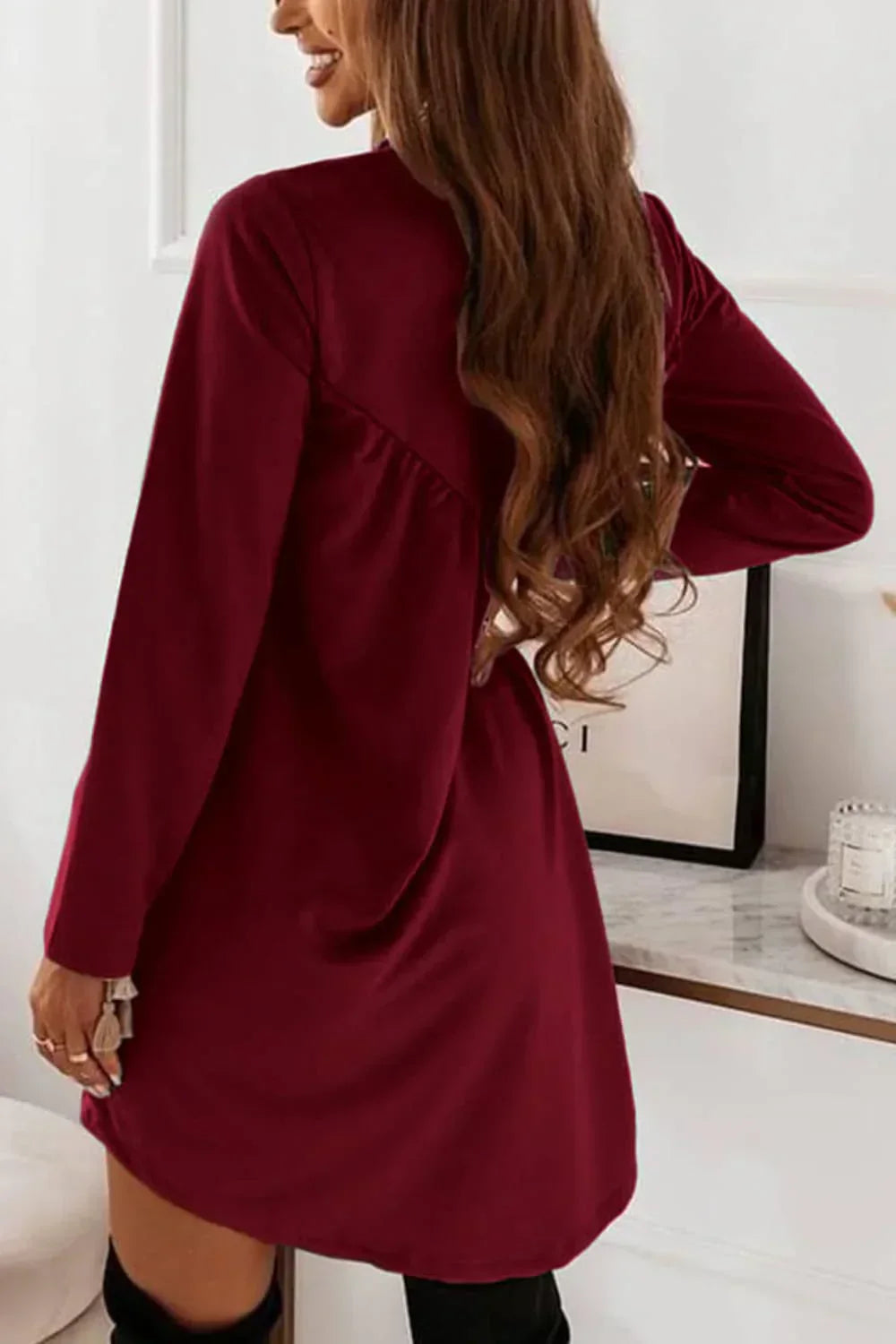 Carla - Long-sleeved O-neck mini dress in solid color