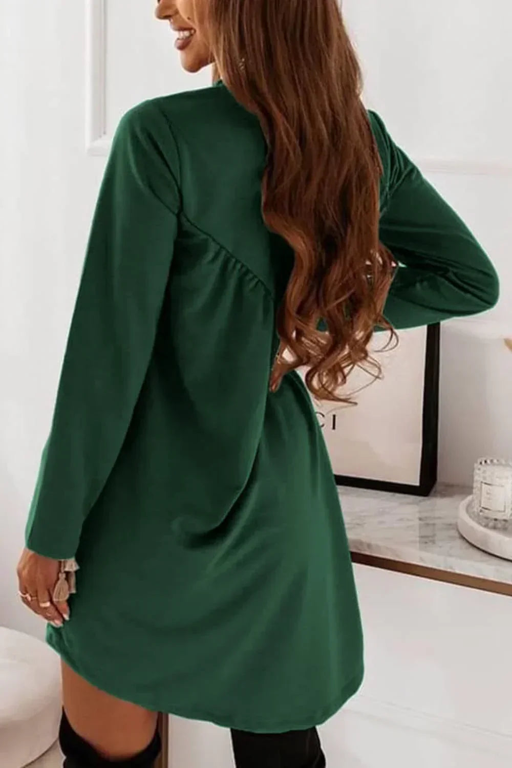 Carla - Long-sleeved O-neck mini dress in solid color