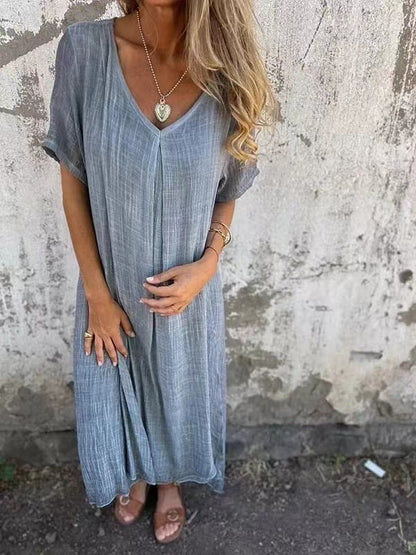 Célestine | Timeless mid-length dress with a V-neck